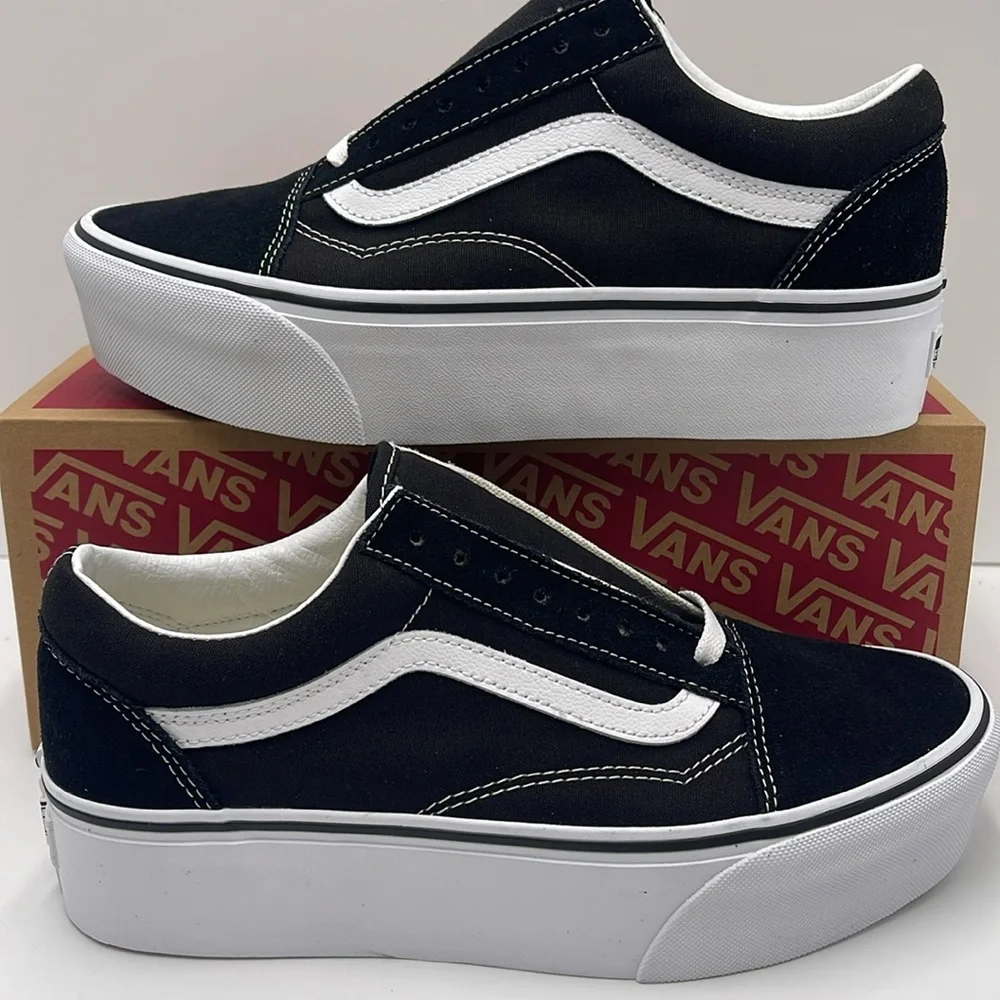 Vans Men’s Old Skool Stackform
Suede/Canvas Black/True W
VN0A7Q5M6BT
Platforms - Picture 14 of 16